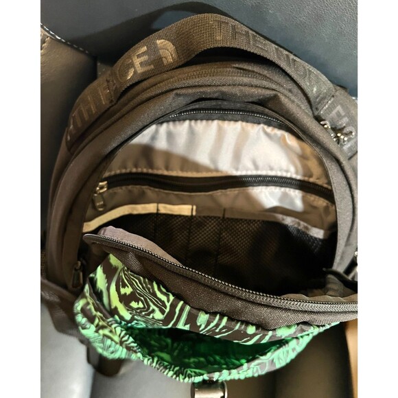 NWT! THE NORTH FACE Bozer Backpack Hiking School Green Black Spellout Ski Sports - Picture 12 of 16